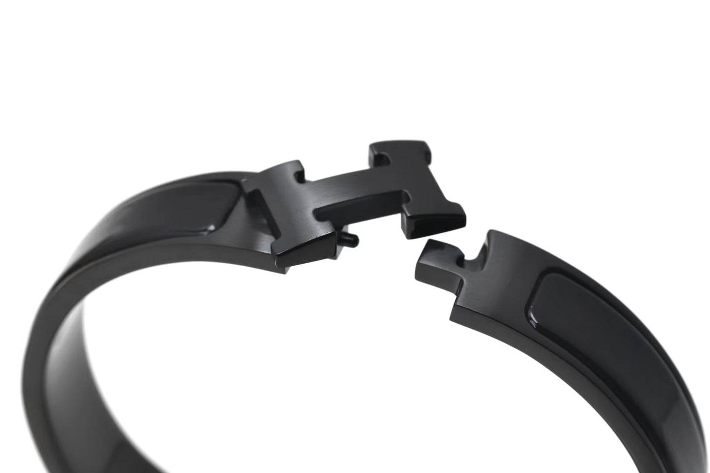 H HIGH QUALITY BRACELET