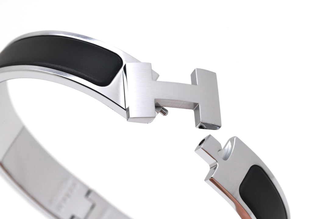 H HIGH QUALITY BRACELET